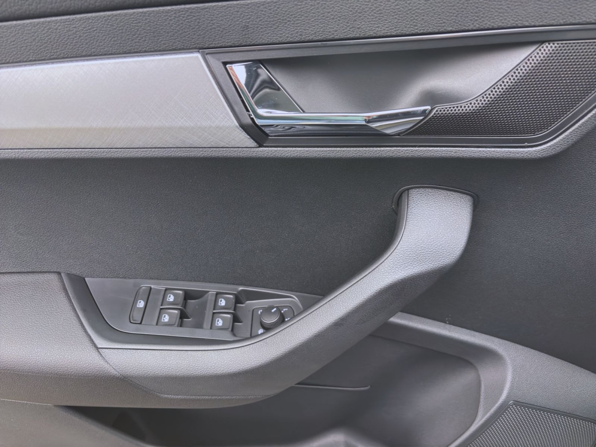 Thumb 10: Škoda KAROQ BALANCE 4X4 AHK NAV KAM ACC ASSISTENZ+ WINTER+
