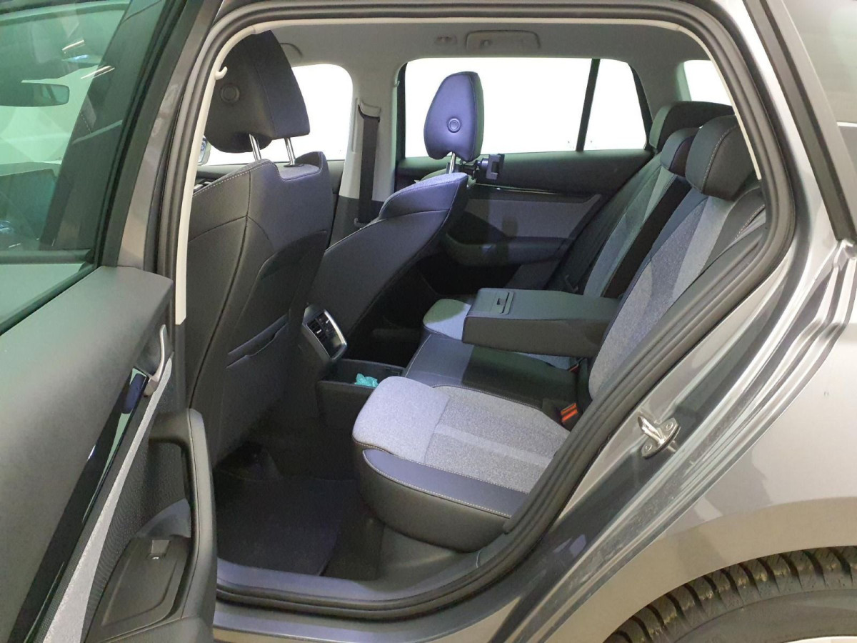 Thumb 5: Škoda Octavia Combi 2.0 TDI DSG SELECTION AHK NAVI KAMERA SITZHZG