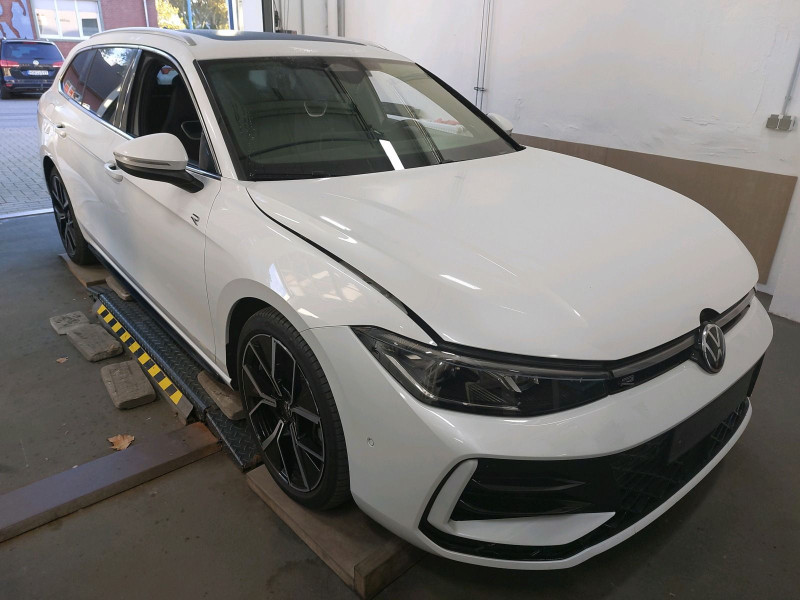 Bild 2: Volkswagen Passat Variant 2.0 TDI DSG R-LINE STDHZG PANO AHK NAVI