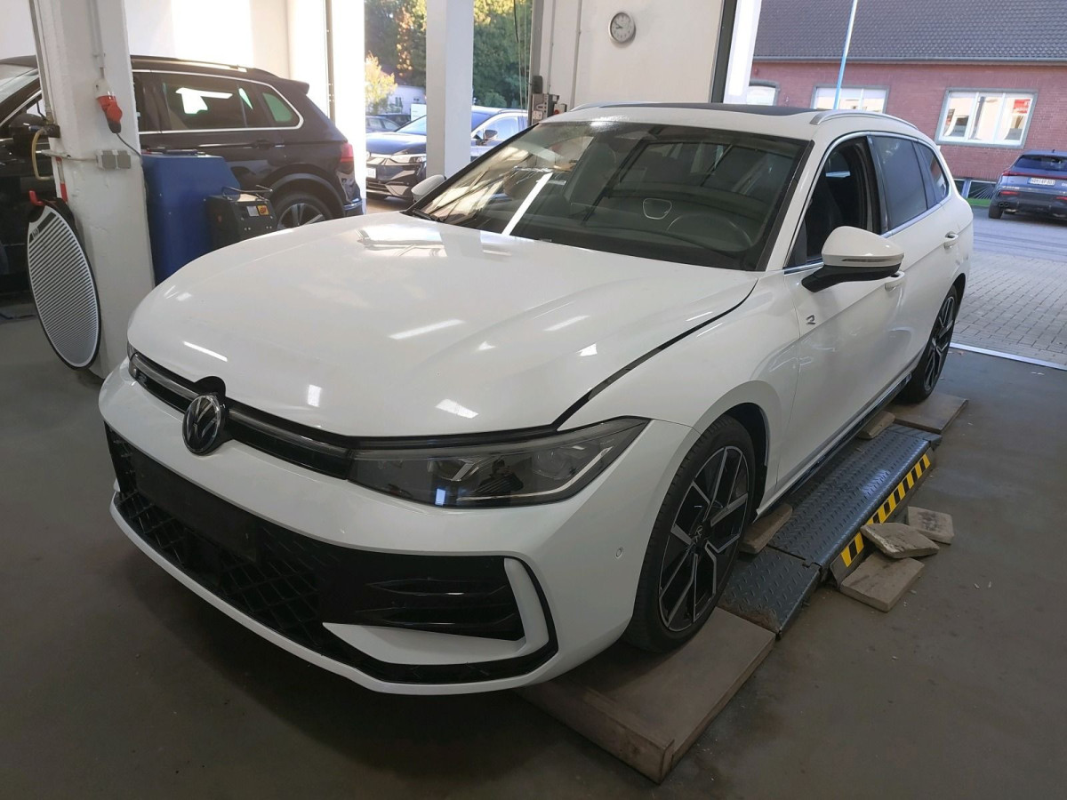Thumb 1: Volkswagen Passat Variant 2.0 TDI DSG R-LINE STDHZG PANO AHK NAVI