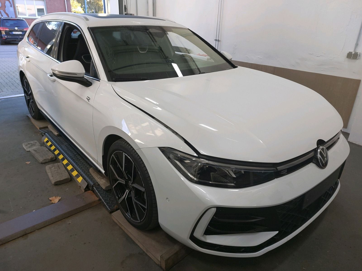 Thumb 2: Volkswagen Passat Variant 2.0 TDI DSG R-LINE STDHZG PANO AHK NAVI