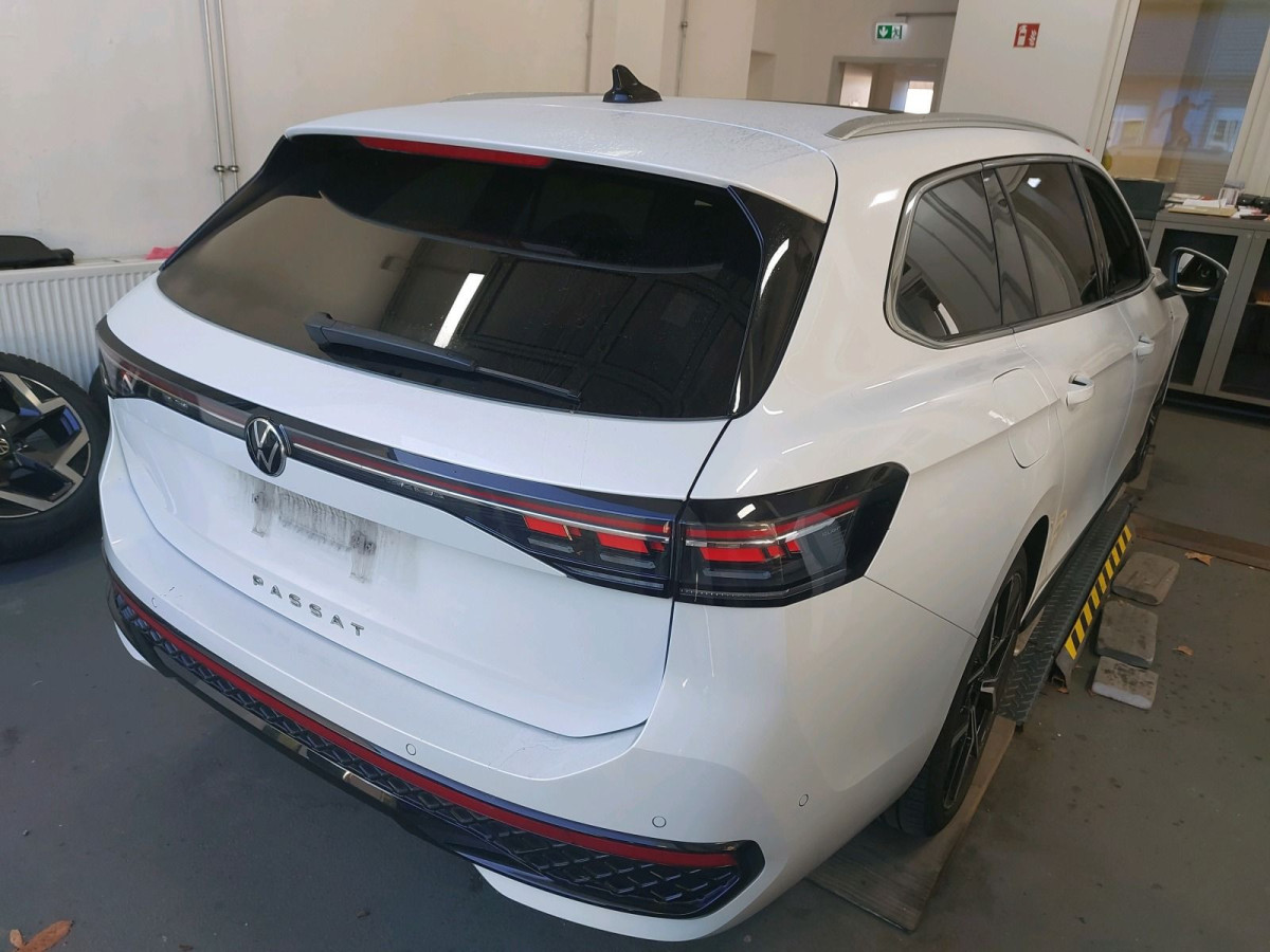 Thumb 4: Volkswagen Passat Variant 2.0 TDI DSG R-LINE STDHZG PANO AHK NAVI