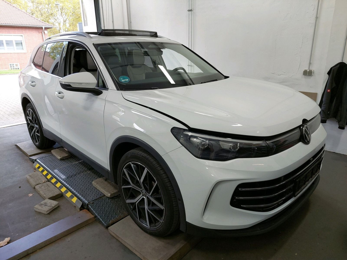 Thumb 2: Volkswagen Tiguan 2.0 TDI DSG ELEGANCE PANO NAVI KMAERA HuD