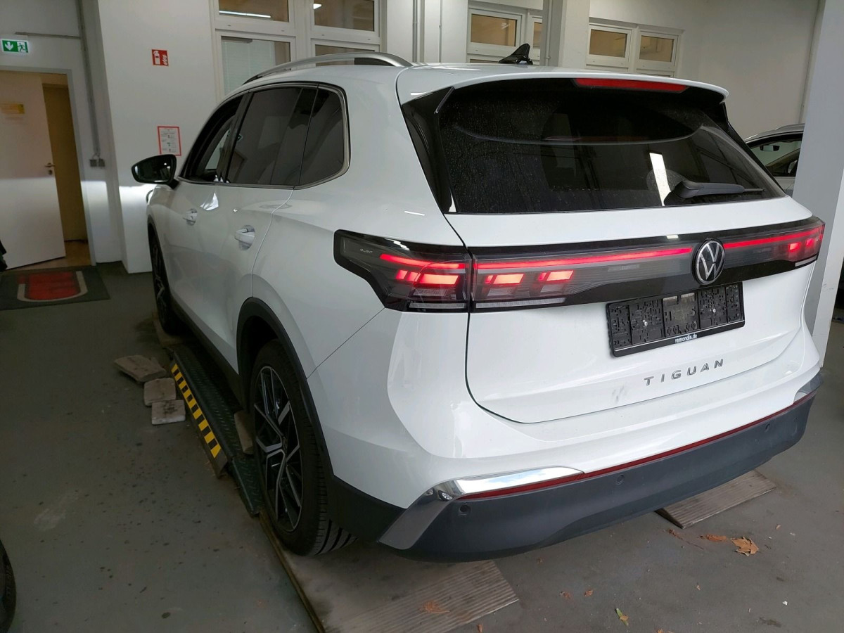 Thumb 3: Volkswagen Tiguan 2.0 TDI DSG ELEGANCE PANO NAVI KMAERA HuD