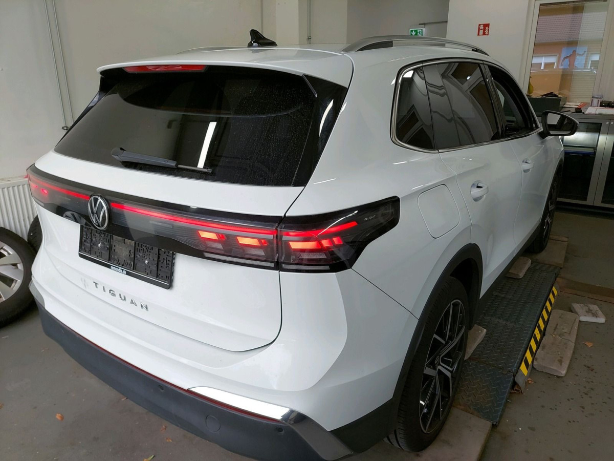 Thumb 4: Volkswagen Tiguan 2.0 TDI DSG ELEGANCE PANO NAVI KMAERA HuD