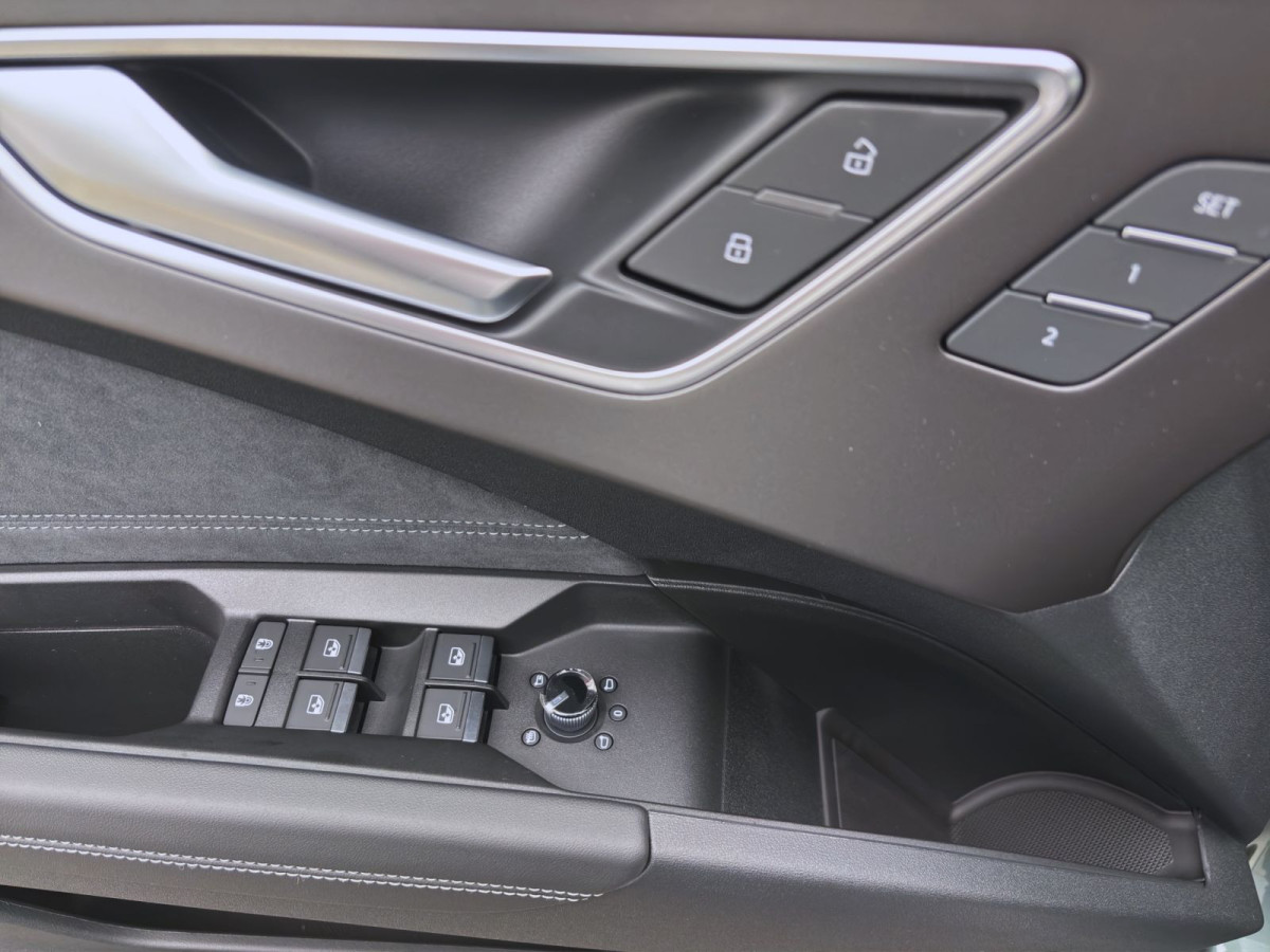 Thumb 10: Audi Q4 SUV e-tron PERFORMANCE S LINE LM21 PANO AHK STDHZG