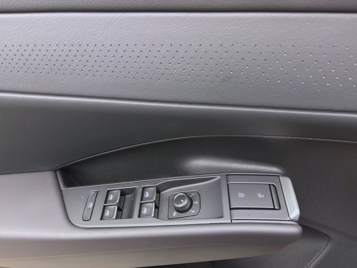Thumb 10: Volkswagen T-Roc 1.5 eTSI DSG STYLE NAVI HuD KAMERA LED+