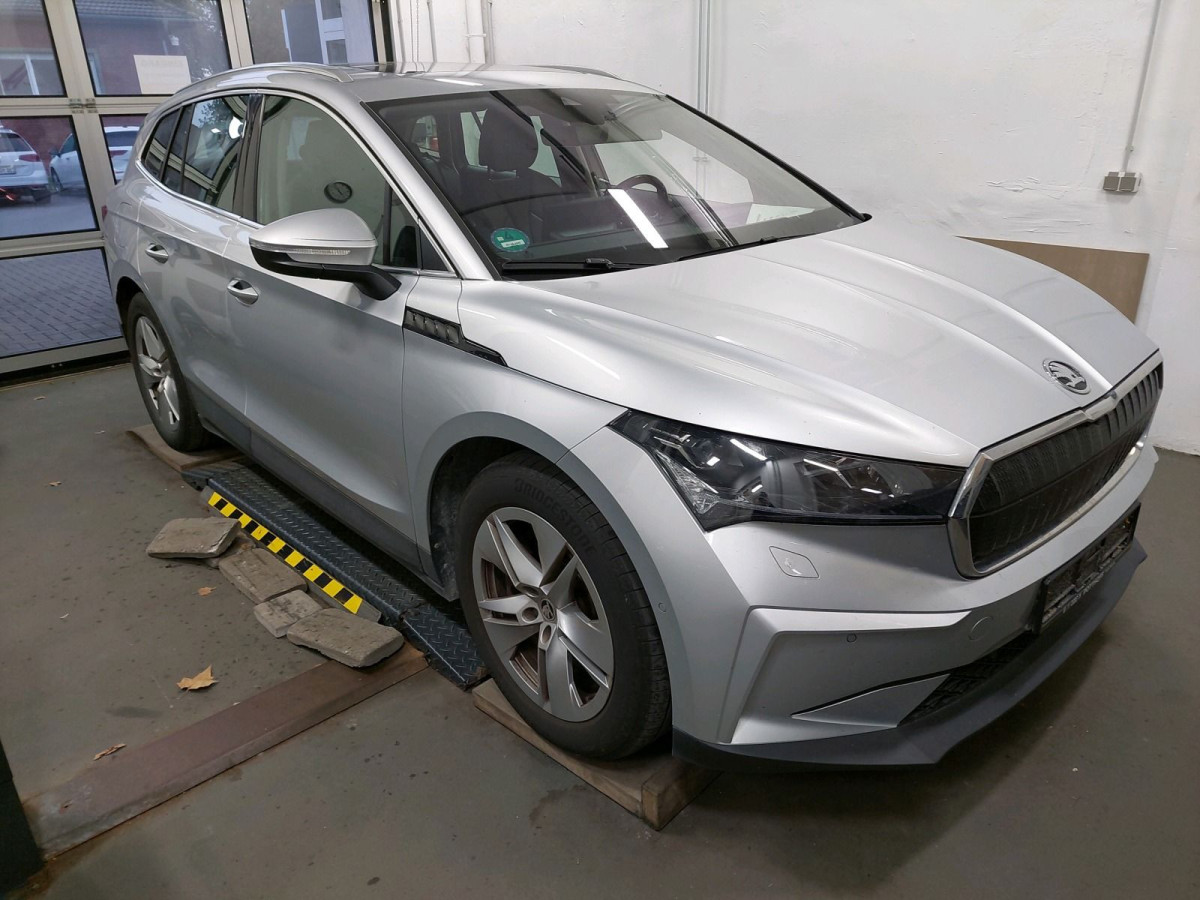 Thumb 2: Škoda Enyaq 80 PANO AHK KAMERA NAVI HuD MATRIX