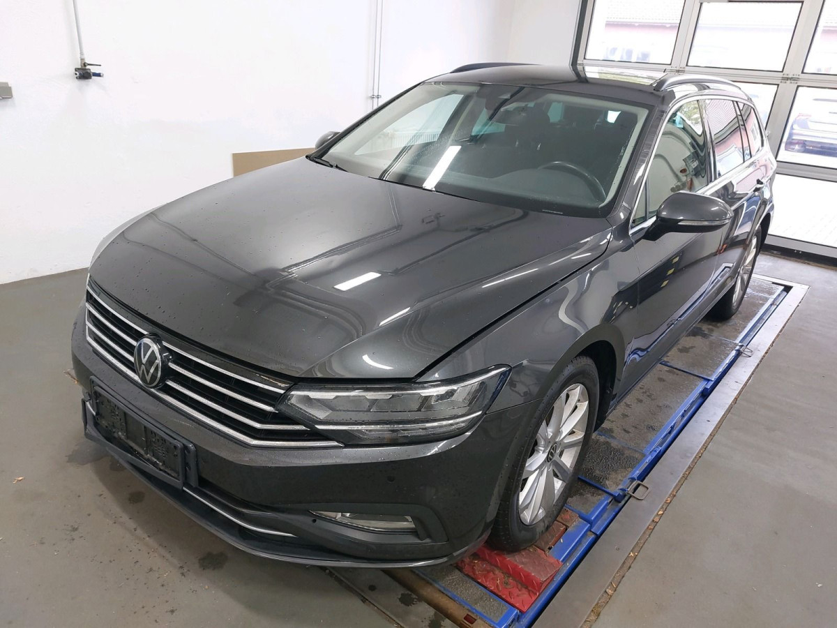 Thumb 1: Volkswagen Passat Variant 1.5 TSI DSG BUSINESS NAVI SITZHZG PDC LED