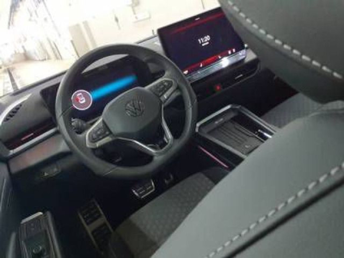 Thumb 3: Volkswagen T-Roc 1.5 eTSI DSG R-LINE KAMERA AHK NAVI SITZHZG