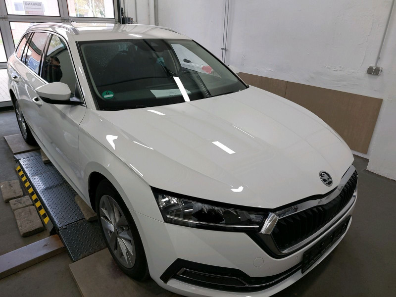 Bild 2: Škoda Octavia Combi 2.0 TDI DSG STYLE STDHZG AHK NAVI