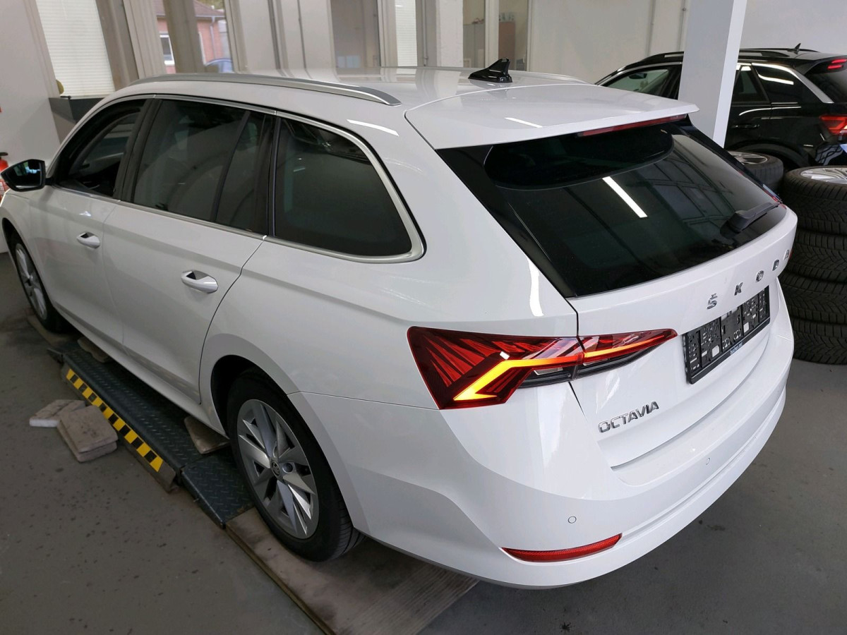 Thumb 3: Škoda Octavia Combi 2.0 TDI DSG STYLE STDHZG AHK NAVI