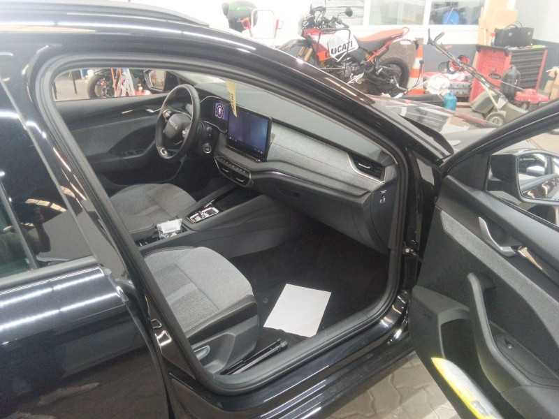 Bild 3: Škoda Octavia Combi 2.0 TDI DSG TOUR STDHZG PANO NAVI HuD