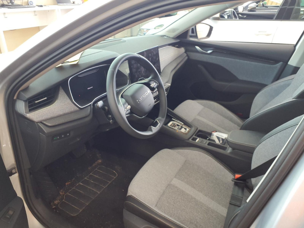 Thumb 3: Škoda Octavia Combi 2.0 TDI DSG TOUR SHZG NAVI PANO KLIMA