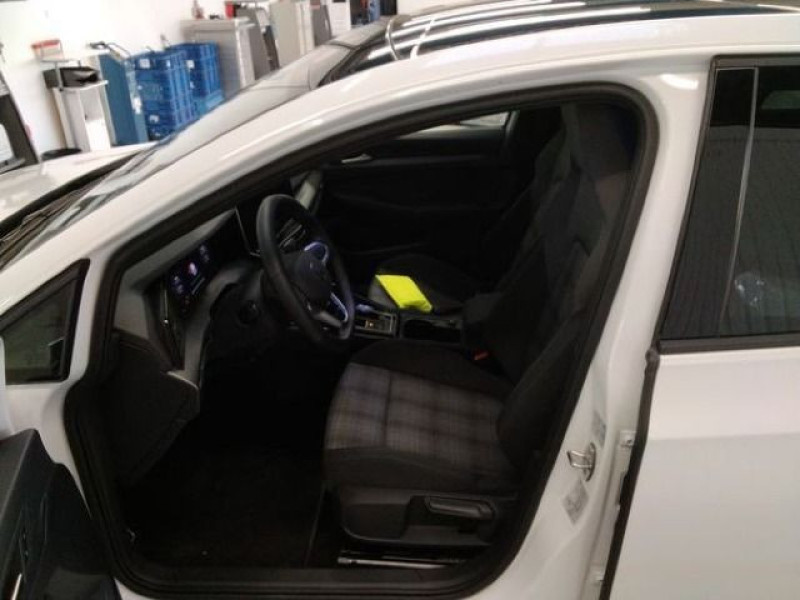 Bild 3: Volkswagen Golf 1.5 TSI eHybrid DSG GTE PANO AHK NAVI DCC