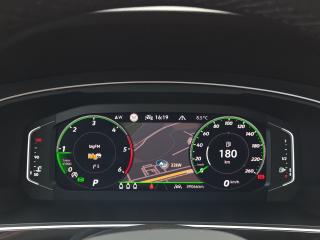 Volkswagen Tiguan Allspace R-Line – image 9 of 25