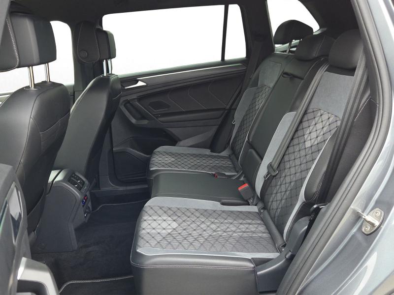 Volkswagen Tiguan Allspace R-Line – image 16 of 25