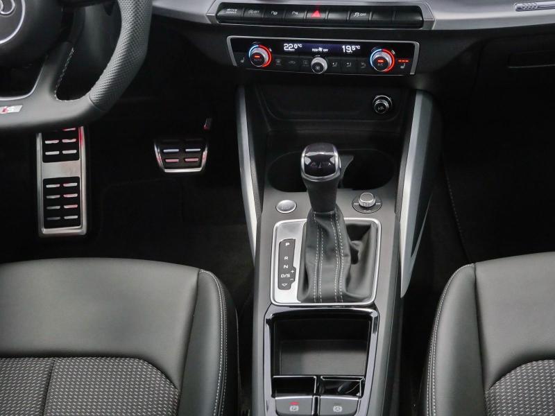 Audi Q2 S line – image 7 of 22