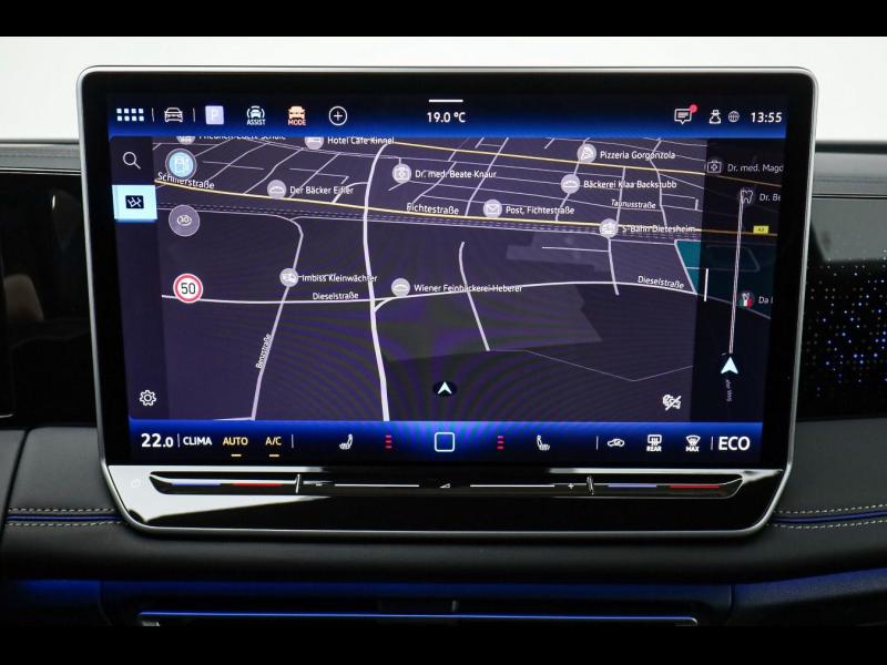 Volkswagen Tiguan R-Line – image 13 of 15