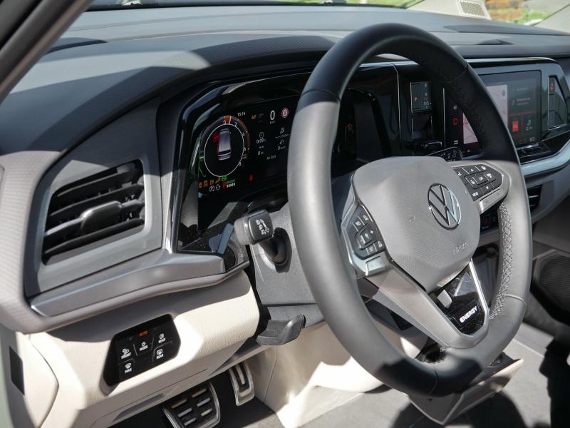 Volkswagen T7 Multivan Energy – image 17 of 22