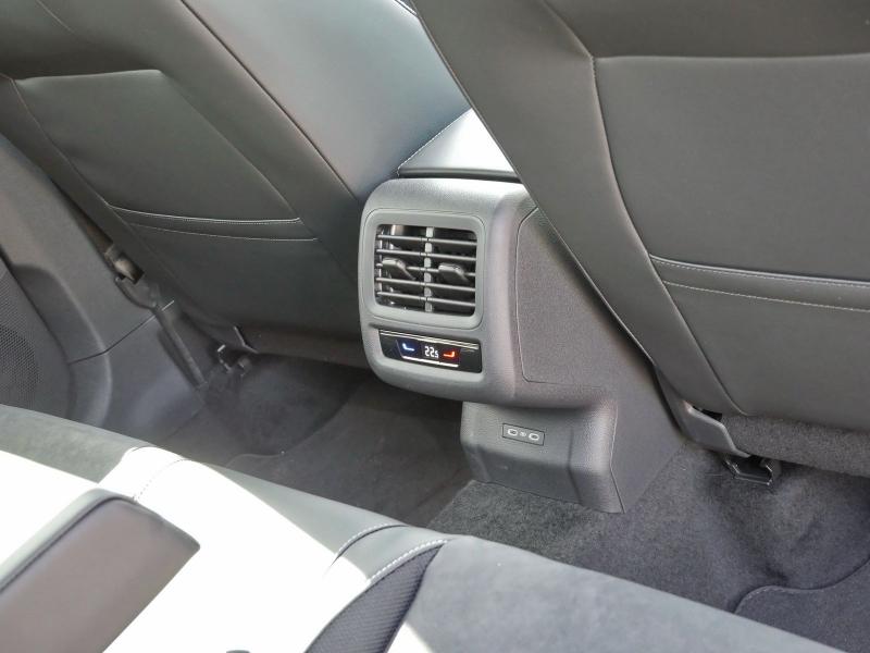 Volkswagen T-Roc Style – image 17 of 24