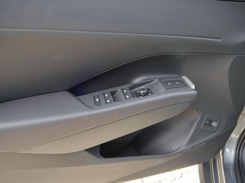 Volkswagen T-Roc Style – image 21 of 24