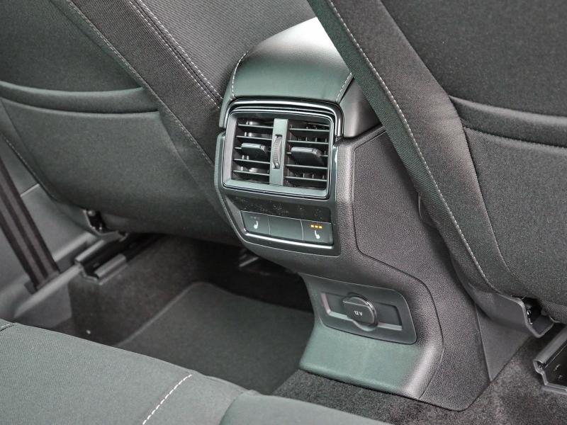 Škoda Karoq Sportline – image 17 of 24