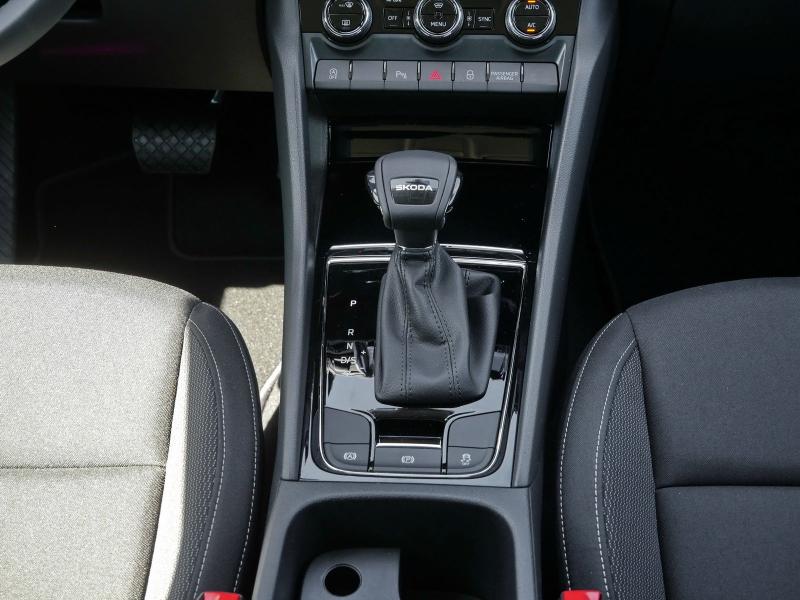 Škoda Karoq Selection – image 7 of 24