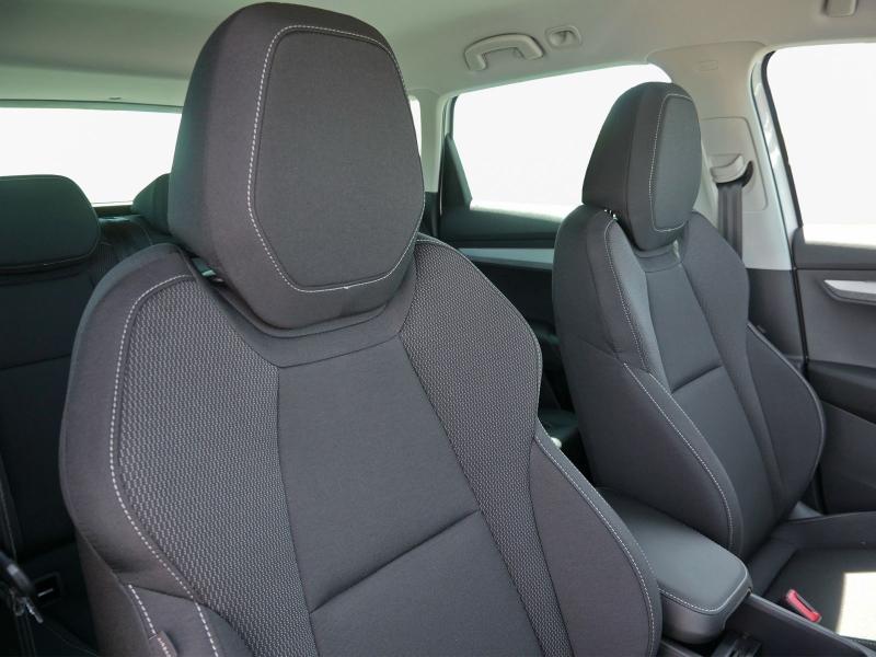 Škoda Karoq Selection – image 10 of 24