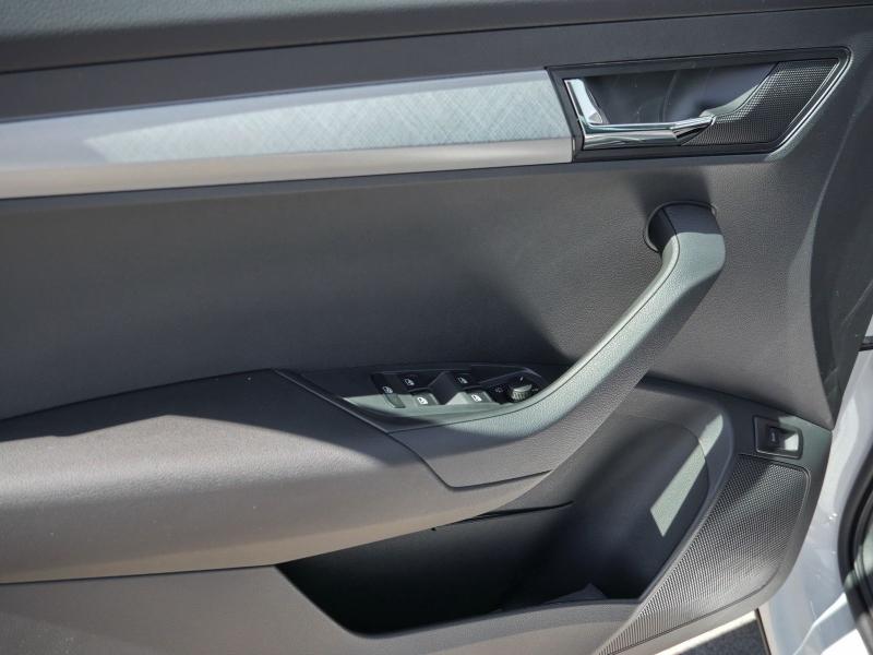 Škoda Karoq Selection – image 21 of 24