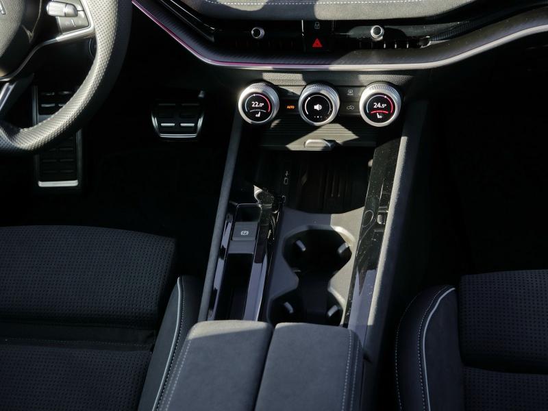 Škoda Superb Sportline – image 7 of 23