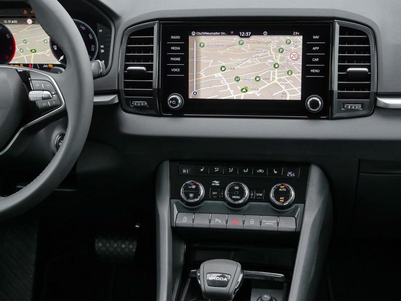 Škoda Karoq Selection – image 6 of 23