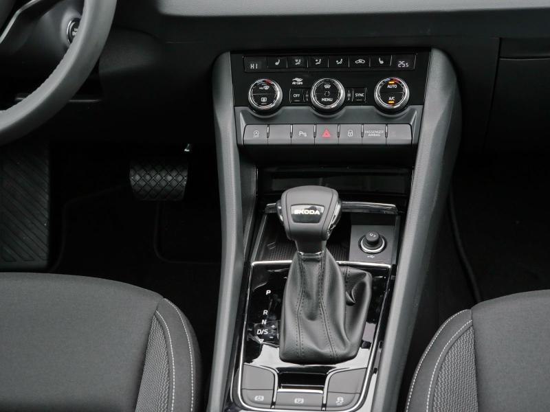 Škoda Karoq Selection – image 7 of 23