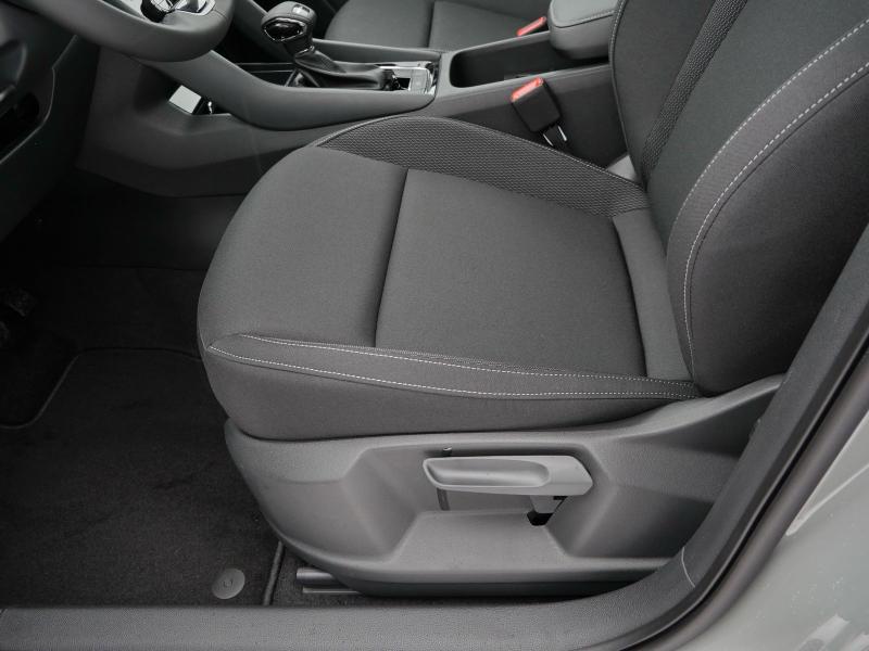 Škoda Karoq Selection – image 21 of 23