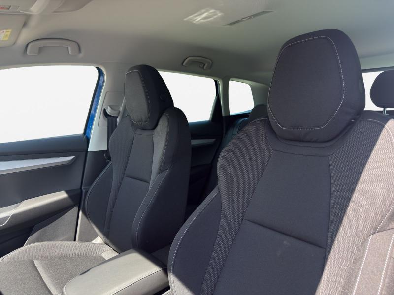 Škoda Karoq Selection – image 10 of 16