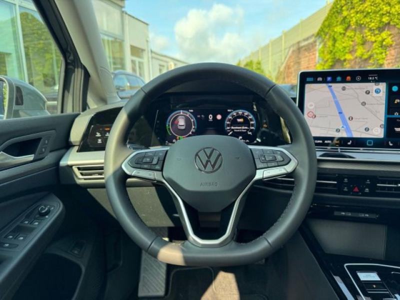 Volkswagen Golf Style – image 12 of 17