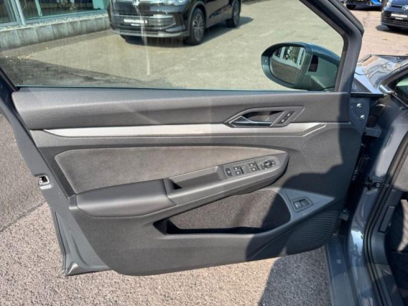 Volkswagen Golf Style – image 15 of 17