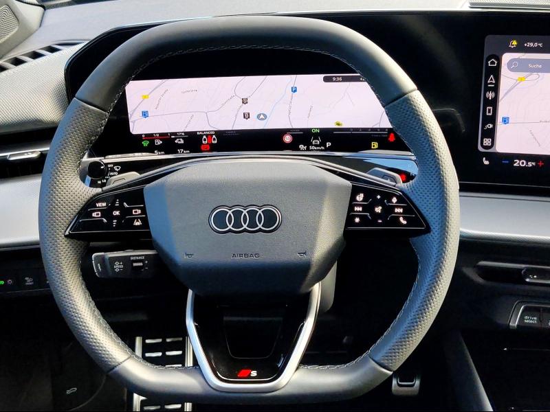 Audi Q3 S line – image 8 of 25