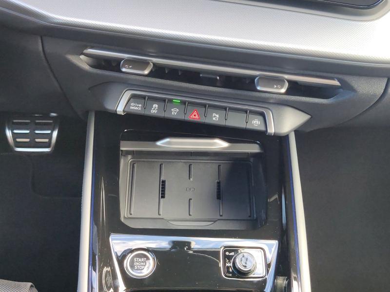 Audi Q3 S line – image 23 of 25