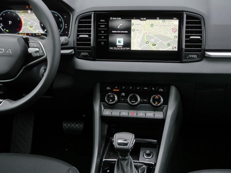 Škoda Karoq Selection – image 6 of 23