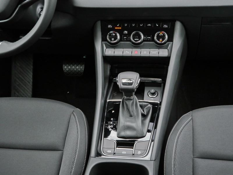 Škoda Karoq Selection – image 7 of 23