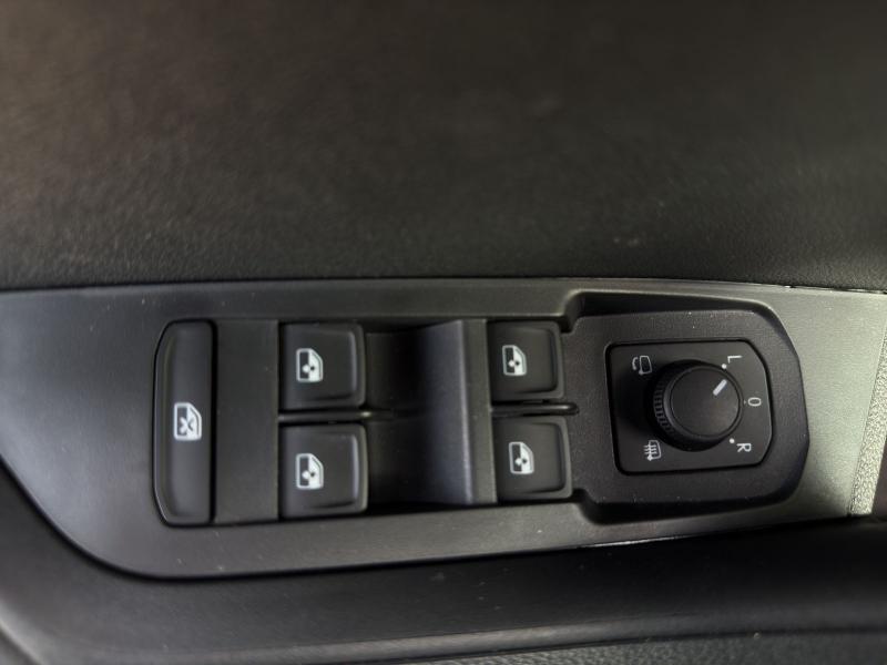 Škoda Karoq Selection – image 17 of 20