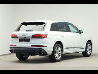 Audi Q7 S line – image 2 of 15