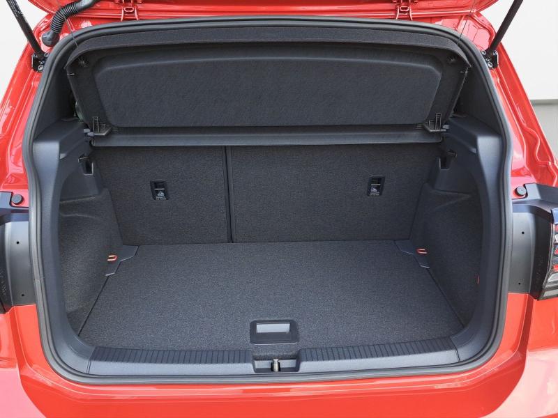 Volkswagen T-Cross R-Line – image 10 of 21