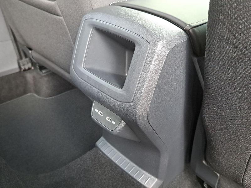 Volkswagen T-Cross R-Line – image 14 of 21