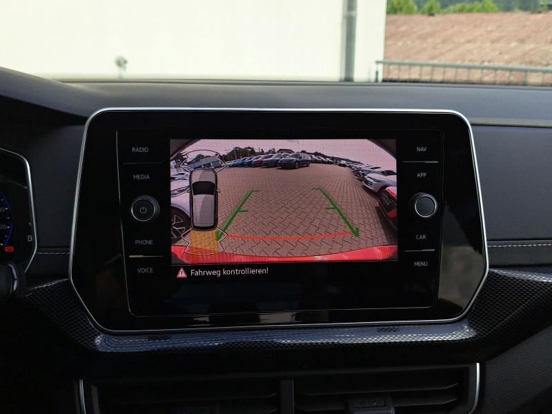 Volkswagen T-Cross R-Line – image 16 of 21