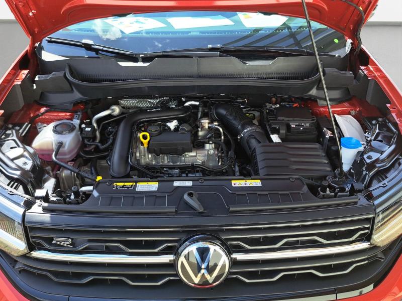 Volkswagen T-Cross R-Line – image 17 of 21