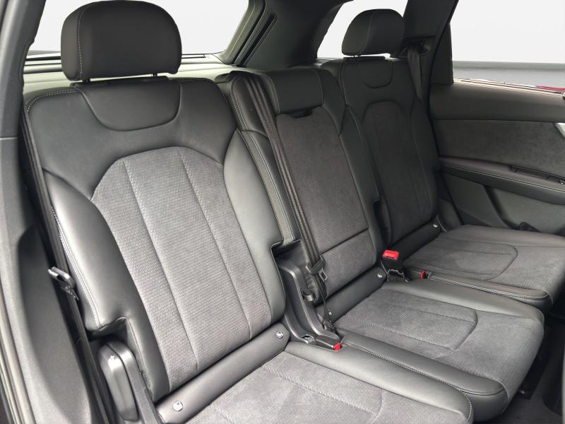 Audi Q7 S line – image 16 of 19
