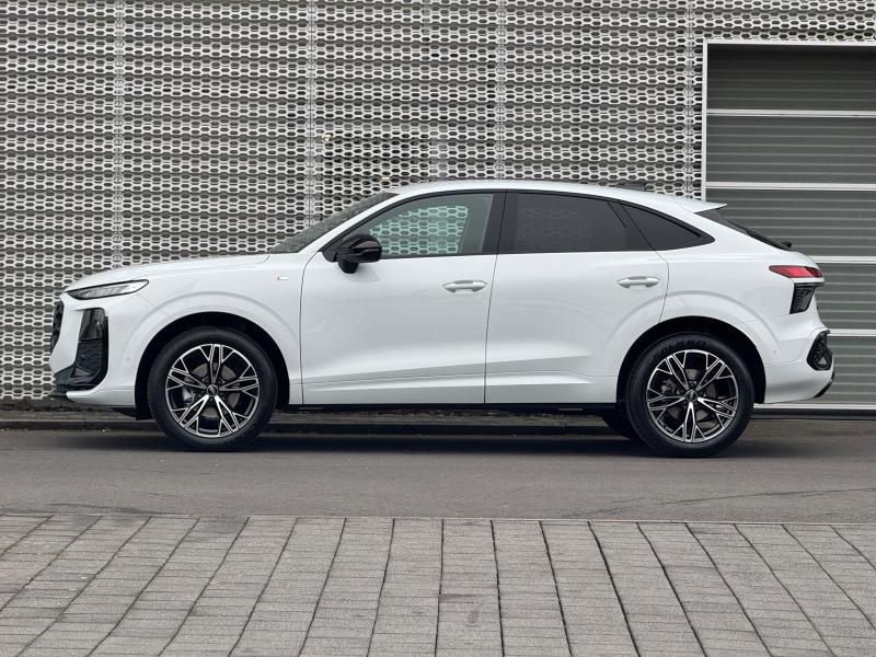 Audi Q3 Sportback S line – image 2 of 17