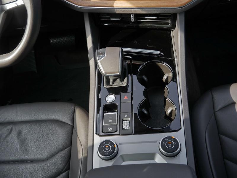 Volkswagen Touareg Atmosphere – image 7 of 23